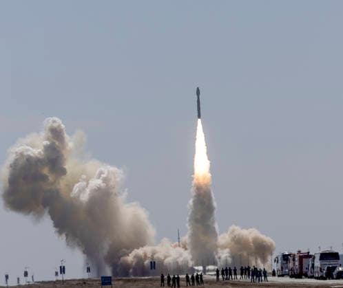 JIUQUAN, CHINA - SEPTEMBER 20: A Lijian-1 Y18 carrier rocket carrying nine satellites blasts off from the Dongfeng commercial space innovation pilot zone on September 20, 2026 in northwest China. The satellites were carried by a Lijian-1 Y18 carrier rocket and have entered their planned orbits.  Copyright: xVCGx 111668296298