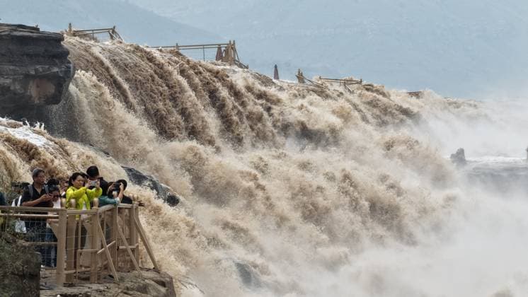 YAN AN, CHINA - SEPTEMBER 20: The water volume of the Hukou Waterfall on the Yellow River rises significantly due to sediment discharge and flood release from upstream reservoirs on September 20, 2026 in Yan an, Shaanxi Province of China. The flow rate reached 1,800 cubic meters per second, merging the main and side waterfalls into a continuous line that attracted tourists to view the scenery.  Copyright: xVCGx 111668265444