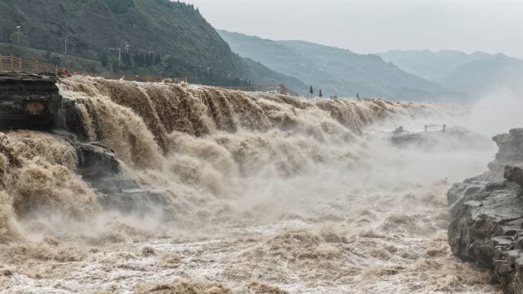 YAN AN, CHINA - SEPTEMBER 20: The water volume of the Hukou Waterfall on the Yellow River surges due to sediment discharge and flood release from upstream reservoirs on September 20, 2026 in Yan an, Shaanxi Province of China. The flow rate reached 1,800 cubic meters per second, creating a continuous cascade across the main and side falls.  Copyright: xVCGx 111668265438