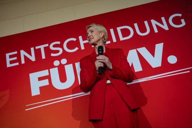 Minister-President and SPD lead candidate Manuela Schwesig around 6:20 p.m. at the SPD election party in the Orangery of Schwerin Castle; Election Night for the 2026 State Parliamentary Election in Mecklenburg-Western Pomerania, Schwerin, Mecklenburg-Western Pomerania, Germany; Schwerin Castle and surrounding area