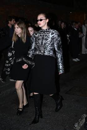 Lola Tung at the Alexander McQueen Spring Summer 2027 fashion show during London Fashion Week (LFW) on September 20, 2026. Gedeon Taieb, Bestimage. Lola Tung at the Alexander McQueen Spring Summer 2027 fashion show during London Fashion Week (LFW) on September 20, 2026 London, United Kingdom  Copyright: xGedeonxTaiebx xBestimagexGedeonxTaiebx xBestimagex