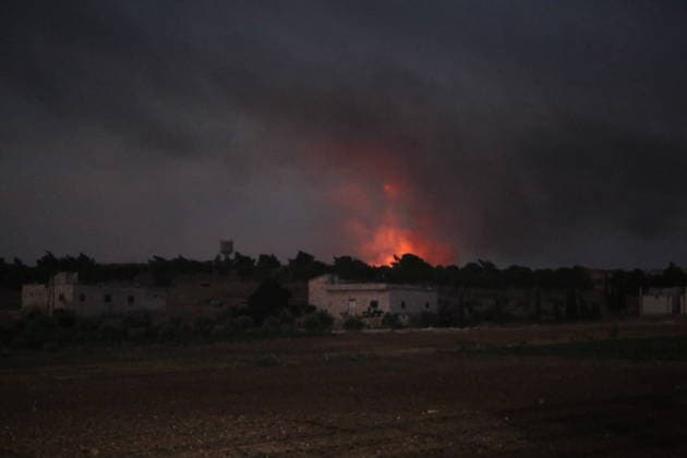 4 injured in powerful explosions at Syrian army military facility in Aleppo countryside ALEPPO, SYRIA - SEPTEMBER 21: Flames and smoke rise from a Syrian army military site following severe explosions in the Al-Hadaba area, west of Al-Eis town in southwestern Aleppo province, Syria, on September 21, 2026. Initial reports confirm at least four people were injured in the blasts, which triggered a series of secondary detonations and sent heavy plumes of smoke across surrounding agricultural areas. Kasim Yusuf Anadolu Aleppo Syria. Editorial use only. Please get in touch for any other usage.  Copyright: x2026xAnadoluxKasimxYusufx