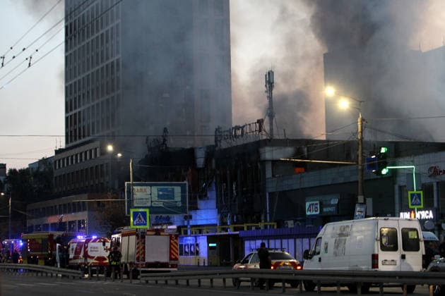 Black smoke rises above a shopping mall damaged by a Russian attack in Dnipro, Ukraine, September 19, 2026. The strike caused a fire at the shopping centre. At least two people were injured. (Photo by Mykola Miakshykov Ukrinform) Russians strike shopping mall in Dnipro  Copyright: xMykolaxMiakshykovx