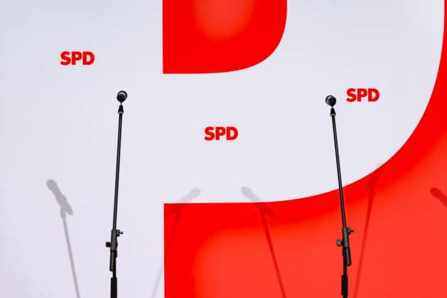 Microphones on an empty podium before a press conference following the elections in Mecklenburg-Western Pomerania and Berlin at the Willy Brandt House in Berlin on September 21, 2026. Reactions to the state elections in Mecklenburg-Western Pomerania and Berlin
