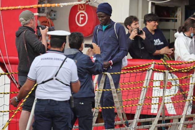 RECORD DATE NOT STATED IPA88793025 - Marina di Carrara (Ms) The Ocean Viking docks at the port of Carrara with 24 migrants, including unaccompanied minors and women  Copyright: xx xx IPA88793025.jpeg