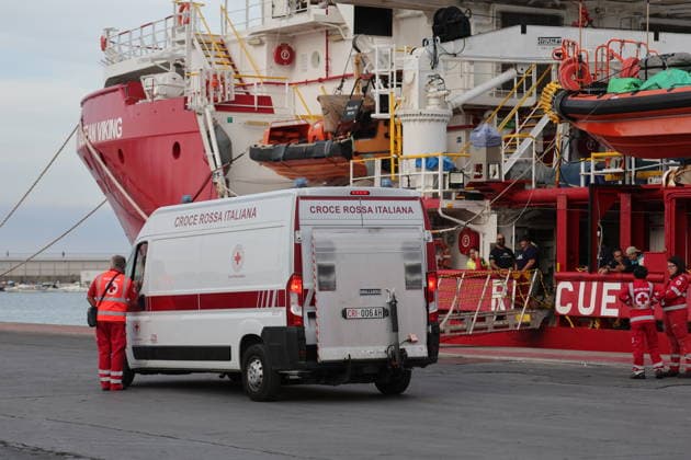 RECORD DATE NOT STATED IPA88793139 - Marina di Carrara (Ms) The Ocean Viking docks at the port of Carrara with 24 migrants, including unaccompanied minors and women  Copyright: xx xx IPA88793139.jpeg