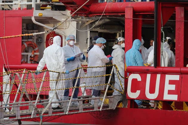RECORD DATE NOT STATED IPA88793058 - Marina di Carrara (Ms) The Ocean Viking docks at the port of Carrara with 24 migrants, including unaccompanied minors and women  Copyright: xx xx IPA88793058.jpeg