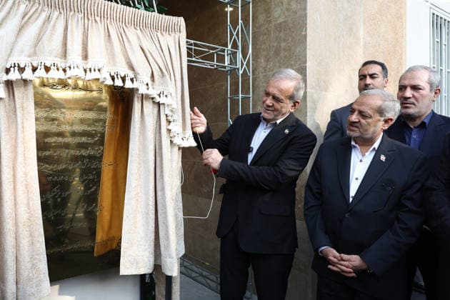 September 21, 2026, Tehran, Iran: Iranian President Masoud Pezeshkian unveils a commemorative plaque with officials at Fatemeh Zahra Girls Primary School in Tehran, Iran, on September 21, 2026. The ceremony, known as Jashn-e Shokoufeha, or the Festival of Blossoms, marks the start of school for first-grade pupils across Iran. Iranian state media said about 1.154 million first-grade students were beginning school nationwide this year. Tehran Iran - ZUMAi98_ 20260921_zih_i98_006 Copyright: xIranianxPresidencyx
