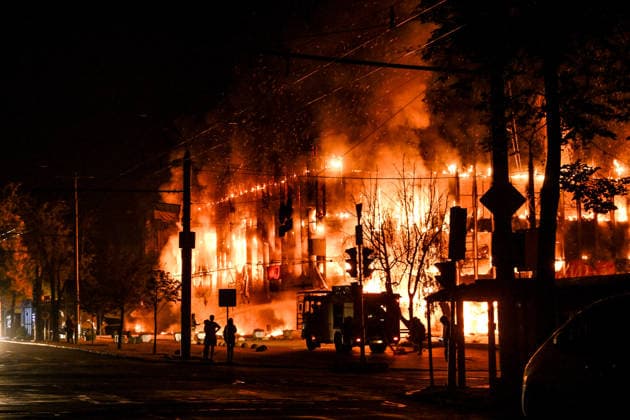 A fire caused by an overnight Russian drone attack rages in the Intrade shopping centre, Zaporizhzhia, Ukraine, September 21, 2026. On Monday night, Russian forces struck the southeastern city with strike UAVs and an FPV drone. The attack destroyed the shopping centre and damaged a university building as well as multi-storey residential blocks. Six people were injured. (Photo by Dmytro Smolienko Ukrinform) Russian army attacks shopping mall with drones in Zaporizhzhia  Copyright: xDmytroxSmolienkox