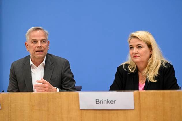 ABB BPK Leif Erik Holm, AfD Mecklenburg-Western Pomerania Kristin Brinker, AfD’s top candidate in Berlin Topic: AfD’s impact of the state elections in Berlin and Mecklenburg-Western Pomerania on federal politics Statement at the BPK Federal Press Conference on September 21, 2026, in Berlin, Berlin, Germany