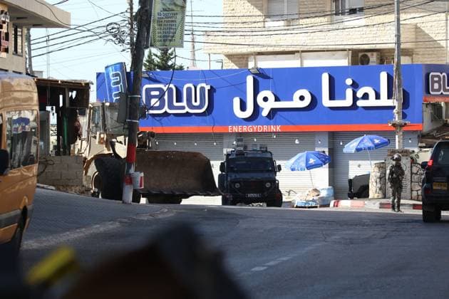 Israeli Forces Started Large-Scale Military Operation In Biddu BIDU, PALESTINE SEPTEMBER 21, 2026: Israeli forces continued a large-scale military operation in the town of Biddu, northwest of occupied Jerusalem, with raids on homes, searches, arrests and field interrogations. The operation began at around 1:00 AM, according to local sources. Israeli forces raided the home of a Palestinian man accused of carrying out the Nabi Saleh attack, taking measurements and digging into parts of the walls in preparation for a possible demolition or explosion, according to local reports. His family home was also raided, and his father and other family members were detained. Israeli forces also seized a house belonging to a resident and converted it Copyright: x xSalmanxMohsenxAlkhatibx xJNAxPressx