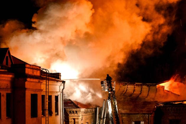 Historic building of Zaporizhzhia National University struck by Russian army A rescuer uses an aerial work platform to extinguish a fire at Academic Building No. 3 of Zaporizhzhia National University, caused by an overnight Russian drone attack in the Oleksandrivskyi district of Zaporizhzhia, Ukraine, September 21, 2026. The building, a cultural heritage site and architectural monument of local significance, was formerly the Oleksandrivsk Girls™ Gymnasium, built in 1902. A significant portion of the historic structure burned down in the attack. Buildings No. 4 and No. 5 also sustained damage, with windows shattered. The Russian strike additionally destroyed a shopping centre and damaged multi-storey residential blocks. Six people were inj  Copyright: xDmytroxSmolienkox xUkrinformx xAvalonx 1137024661