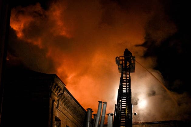 Historic building of Zaporizhzhia National University struck by Russian army A rescuer uses an aerial work platform to extinguish a fire at Academic Building No. 3 of Zaporizhzhia National University, caused by an overnight Russian drone attack in the Oleksandrivskyi district of Zaporizhzhia, Ukraine, September 21, 2026. The building, a cultural heritage site and architectural monument of local significance, was formerly the Oleksandrivsk Girls™ Gymnasium, built in 1902. A significant portion of the historic structure burned down in the attack. Buildings No. 4 and No. 5 also sustained damage, with windows shattered. The Russian strike additionally destroyed a shopping centre and damaged multi-storey residential blocks. Six people were inj  Copyright: xDmytroxSmolienkox xUkrinformx xAvalonx 1137024844