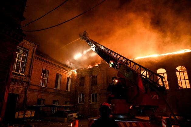 Historic building of Zaporizhzhia National University struck by Russian army A rescuer uses an aerial work platform to extinguish a fire at Academic Building No. 3 of Zaporizhzhia National University, caused by an overnight Russian drone attack in the Oleksandrivskyi district of Zaporizhzhia, Ukraine, September 21, 2026. The building, a cultural heritage site and architectural monument of local significance, was formerly the Oleksandrivsk Girls™ Gymnasium, built in 1902. A significant portion of the historic structure burned down in the attack. Buildings No. 4 and No. 5 also sustained damage, with windows shattered. The Russian strike additionally destroyed a shopping centre and damaged multi-storey residential blocks. Six people were inj  Copyright: xDmytroxSmolienkox xUkrinformx xAvalonx 1137024856