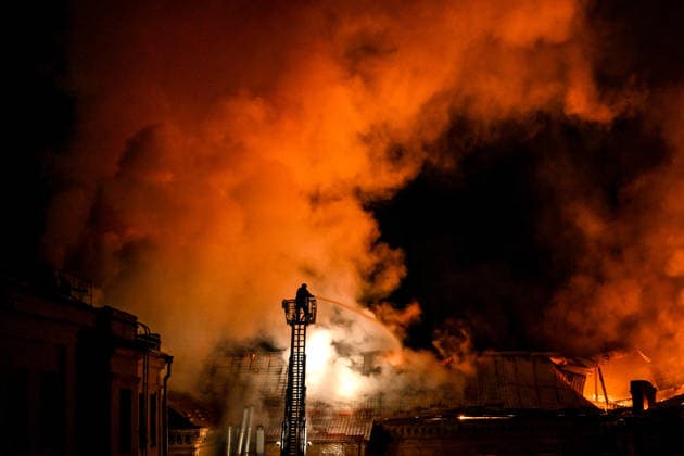 Historic building of Zaporizhzhia National University struck by Russian army A rescuer uses an aerial work platform to extinguish a fire at Academic Building No. 3 of Zaporizhzhia National University, caused by an overnight Russian drone attack in the Oleksandrivskyi district of Zaporizhzhia, Ukraine, September 21, 2026. The building, a cultural heritage site and architectural monument of local significance, was formerly the Oleksandrivsk Girls™ Gymnasium, built in 1902. A significant portion of the historic structure burned down in the attack. Buildings No. 4 and No. 5 also sustained damage, with windows shattered. The Russian strike additionally destroyed a shopping centre and damaged multi-storey residential blocks. Six people were inj  Copyright: xDmytroxSmolienkox xUkrinformx xAvalonx 1137024875