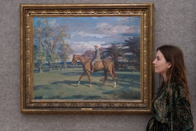 Bonhams 19th Century and British Impressionist Art Sale Photocall at Bonhams, London, UK - 21 September 2026 A staff member views Portrait of Waldorf Astor, 2nd Viscount Astor on Bill s Simondale II by Sir Alfred James Munnings (est. £200k - £300k) which is to go on auction at Bonhams 19th Century and British Impressionist Art Sale on 23rd September 2026 at Bonhams in London, England, UK on Monday 21 September, 2026., Credit:Justin Ng Avalon UK, England, London, Bonhams Copyright: xJustinxNgx xAvalonx 1137029899