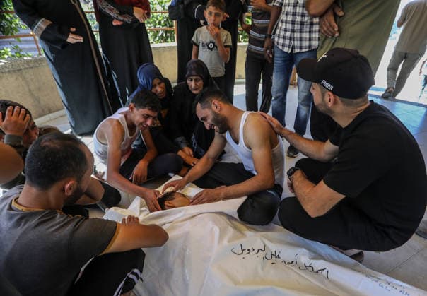 2 killed and 11 injured as Israeli strikes hit encampments in southern Gaza KHAN YUNIS, GAZA, PALESTINE - SEPTEMBER 21: (EDITOR S NOTE: Image depicts death) Relatives mourn during the funeral for Palestinian child Ismail Bardawil outside Nasser Hospital in Khan Yunis, Gaza, Palestine on September 21, 2026. Bardawil was killed after Israeli forces opened fire on encampments housing displaced families in the Al-Mawasi area near Rafah. Medical officials reported that early morning Israeli attacks targeting civilians and tent shelters across the enclave left two people dead, a woman and a child, and 11 others wounded, raising further concerns over ongoing ceasefire breaches. Abed Rahim Khatib Anadolu Khan Yunis Gaza. Editorial use only. Pleas  Copyright: x2026xAnadoluxAbedxRahimxKhatibx