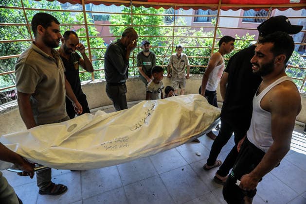 2 killed and 11 injured as Israeli strikes hit encampments in southern Gaza KHAN YUNIS, GAZA, PALESTINE - SEPTEMBER 21: (EDITOR S NOTE: Image depicts death) Relatives mourn during the funeral for Palestinian child Ismail Bardawil outside Nasser Hospital in Khan Yunis, Gaza, Palestine on September 21, 2026. Bardawil was killed after Israeli forces opened fire on encampments housing displaced families in the Al-Mawasi area near Rafah. Medical officials reported that early morning Israeli attacks targeting civilians and tent shelters across the enclave left two people dead, a woman and a child, and 11 others wounded, raising further concerns over ongoing ceasefire breaches. Abed Rahim Khatib Anadolu Khan Yunis Gaza. Editorial use only. Pleas  Copyright: x2026xAnadoluxAbedxRahimxKhatibx