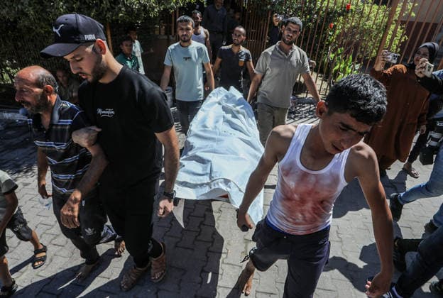 2 killed and 11 injured as Israeli strikes hit encampments in southern Gaza KHAN YUNIS, GAZA, PALESTINE - SEPTEMBER 21: (EDITOR S NOTE: Image depicts death) Relatives mourn during the funeral for Palestinian child Ismail Bardawil outside Nasser Hospital in Khan Yunis, Gaza, Palestine on September 21, 2026. Bardawil was killed after Israeli forces opened fire on encampments housing displaced families in the Al-Mawasi area near Rafah. Medical officials reported that early morning Israeli attacks targeting civilians and tent shelters across the enclave left two people dead, a woman and a child, and 11 others wounded, raising further concerns over ongoing ceasefire breaches. Abed Rahim Khatib Anadolu Khan Yunis Gaza. Editorial use only. Pleas  Copyright: x2026xAnadoluxAbedxRahimxKhatibx