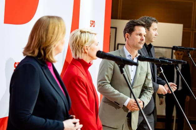 SPD party leaders Bärbel Bas (L) and Lars Klingbeil (R), and SPD top candidates in Mecklenburg-Western Pomerania, Manuela Schwesig (2L), and in Berlin, Steffen Krach (2R), at a press conference at the Willy Brandt House in Berlin on September 21, 2026 Reactions to the state elections in Mecklenburg-Western Pomerania and Berlin
