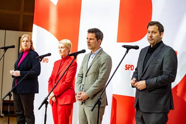 SPD party leaders Bärbel Bas (L) and Lars Klingbeil (R), and the SPD’s top candidates in Mecklenburg-Western Pomerania, Manuela Schwesig (2L), and in Berlin, Steffen Krach (2R), at a press conference at the Willy Brandt House in Berlin on September 21, 2026 Reactions to the state elections in Mecklenburg-Western Pomerania and Berlin
