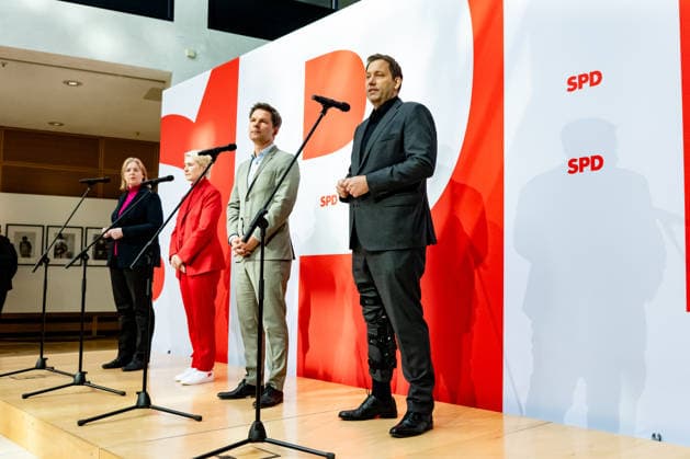 SPD party leaders Bärbel Bas (L) and Lars Klingbeil (R), and SPD lead candidates Manuela Schwesig (2L) in Mecklenburg-Western Pomerania and Steffen Krach (2R) in Berlin at a press conference at the Willy Brandt House in Berlin on September 21, 2026 Reactions to the state elections in Mecklenburg-Western Pomerania and Berlin
