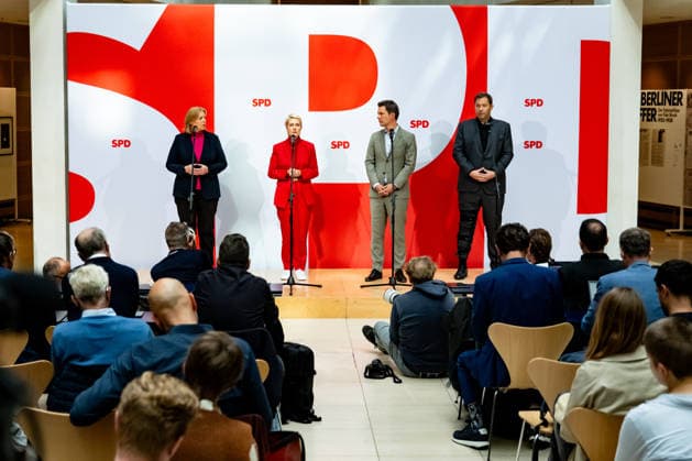 SPD party leaders Bärbel Bas (L) and Lars Klingbeil (R), and SPD lead candidates Manuela Schwesig (2L) in Mecklenburg-Western Pomerania and Steffen Krach (2R) in Berlin at a press conference at the Willy Brandt House in Berlin on September 21, 2026 Reactions to the state elections in Mecklenburg-Western Pomerania and Berlin