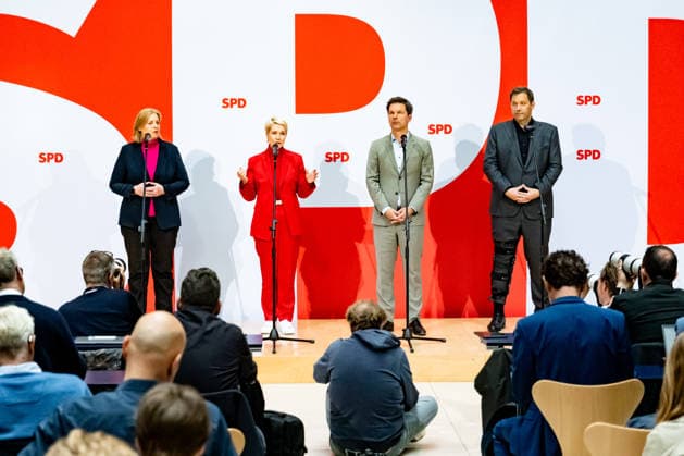 SPD party leaders Bärbel Bas (L) and Lars Klingbeil (R), and SPD lead candidates Manuela Schwesig (2L) in Mecklenburg-Western Pomerania and Steffen Krach (2R) in Berlin at a press conference at the Willy Brandt House in Berlin on September 21, 2026 Reactions to the state elections in Mecklenburg-Western Pomerania and Berlin