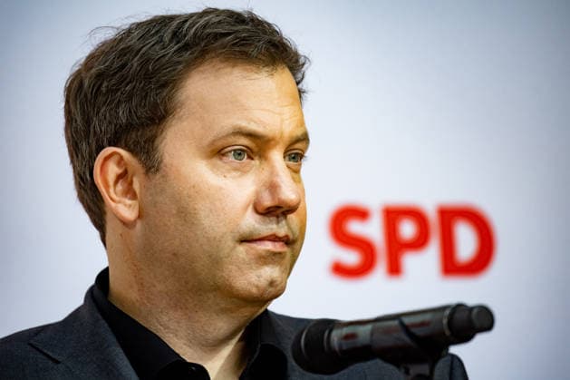 SPD party leaders Bärbel Bas (L) and Lars Klingbeil (R), and the SPD’s top candidates in Mecklenburg-Western Pomerania, Manuela Schwesig (2L), and in Berlin, Steffen Krach (2R), at a press conference at the Willy Brandt House in Berlin on September 21, 2026 Reactions to the state elections in Mecklenburg-Western Pomerania and Berlin