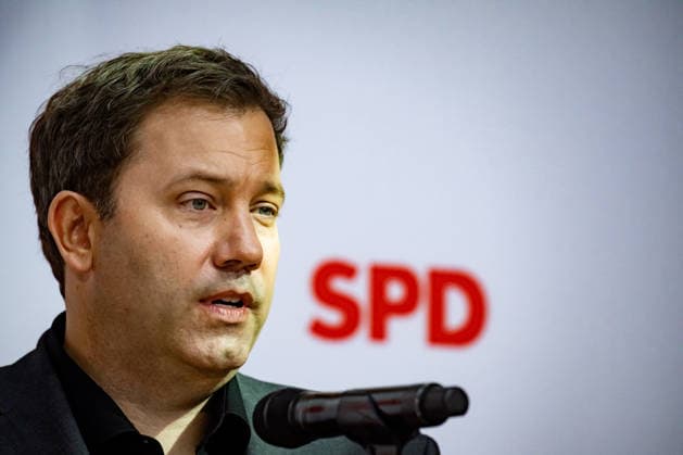 SPD party leaders Bärbel Bas (L) and Lars Klingbeil (R), and the SPD’s top candidates in Mecklenburg-Western Pomerania, Manuela Schwesig (2L), and in Berlin, Steffen Krach (2R), at a press conference at the Willy Brandt House in Berlin on September 21, 2026 Reactions to the state elections in Mecklenburg-Western Pomerania and Berlin