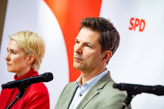 The SPD s top candidates in Mecklenburg-Western Pomerania, Manuela Schwesig (L), and in Berlin, Steffen Krach (R), at a press conference at the Willy Brandt Haus in Berlin on September 21, 2026. Reactions to the state elections in Mecklenburg-Western Pomerania and Berlin