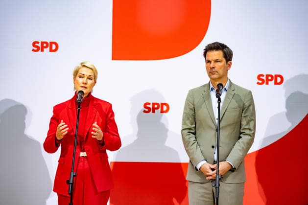 The SPD s top candidates in Mecklenburg-Western Pomerania, Manuela Schwesig (L), and in Berlin, Steffen Krach (R), at a press conference at the Willy Brandt Haus in Berlin on September 21, 2026. Reactions to the state elections in Mecklenburg-Western Pomerania and Berlin