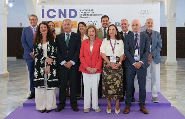 Queen Sofía Presides Over the Opening Ceremony of the International Congress on Neurodegenerative Diseases in Seville. Queen Sofía, accompanied by the mayor of Seville, José Luis Sanz 2i, poses for a photo before presiding over the opening of the International Congress on Neurodegenerative Diseases September 21, 2026, in Seville, Andalusia, Spain SEPTEMBER 21, 2026 María José Ló Seville, Andalusia, Spain Seville, Andalusia, Spain Spain  Copyright: xMariaxJosÃ xLopezx 7789868