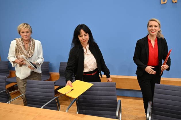 Left Party wins Berlin state election BERLIN, GERMANY - SEPTEMBER 21: German socialist Left Party s lead candidate for Governing Mayor of Berlin, Elif Eralp (C), arrives to make statements alongside party officials on election results at the state parliament in Berlin, Germany, on September 21, 2026. According to provisional official election results, Left Party emerged victorious in the Berlin state election, surging 13.4% points from the 2023 elections to capture 25.7% of the vote. Halil Sagirkaya Anadolu Berlin Germany. Editorial use only. Please get in touch for any other usage.  Copyright: x2026xAnadoluxHalilxSagirkayax