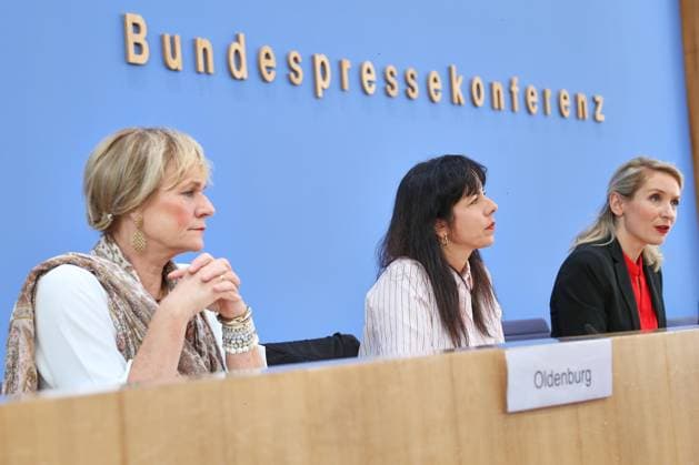 Berlin, Germany, September 21, 2026 Federal Press Conference The Left: Impact of the State Elections in Berlin and Mecklenburg-Western Pomerania on Federal Politics Simone Oldenburg, lead candidate in Mecklenburg-Western Pomerania, Elif Eralp, mayoral candidate in Berlin; Party Chair Ines Schwerdtner Copyright: xdtsxNachrichtenagenturx dts_135796