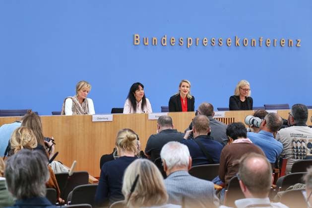 Berlin, Germany, September 21, 2026 Federal Press Conference The Left: Impact of the State Elections in Berlin and Mecklenburg-Western Pomerania on Federal Politics Simone Oldenburg, lead candidate in Mecklenburg-Western Pomerania, Elif Eralp, mayoral candidate in Berlin; Party Chair Ines Schwerdtner; also present: Corinna Buschow; Federal Press Conference (BPK) Copyright: xdtsxNachrichtenagenturx dts_135794