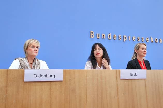 Berlin, Germany, September 21, 2026 Federal Press Conference The Left: Impact of the State Elections in Berlin and Mecklenburg-Western Pomerania on Federal Politics Simone Oldenburg, lead candidate in Mecklenburg-Western Pomerania, Elif Eralp, mayoral candidate in Berlin; Party Chair Ines Schwerdtner Copyright: xdtsxNachrichtenagenturx dts_135825