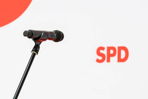 In the photo, from left: Microphone, GER, Berlin, SPD press conference following the elections in Berlin and Mecklenburg-Western Pomerania (MV), in the atrium of the Willy Brandt Haus, Wilhelmstraße 141, 10963 Berlin, September 21, 2026, Copyright: HMBxMedia UwexKoch