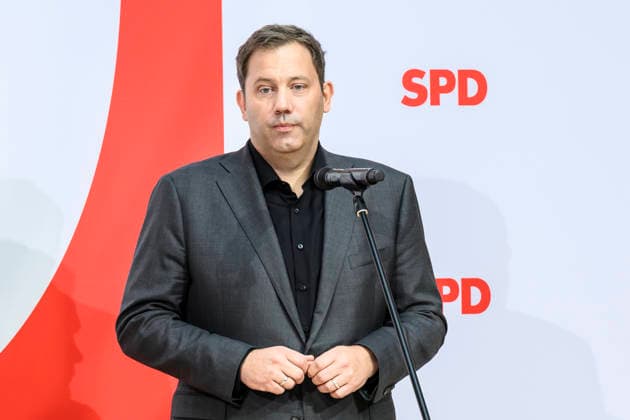 Pictured, from left: Lars Klingbeil, GER, Berlin, SPD press conference following the elections in Berlin and Mecklenburg-Western Pomerania (MV), in the atrium of the Willy Brandt House, Wilhelmstraße 141, 10963 Berlin, September 21, 2026, Copyright: HMBxMedia UwexKoch