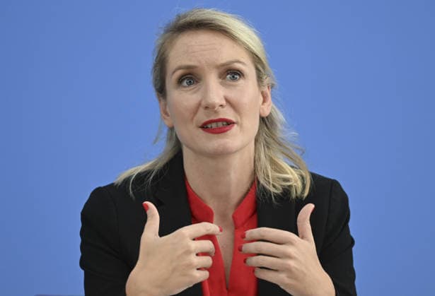 Die Linke leaders hold press conference in Berlin following state elections BERLIN, GERMANY - SEPTEMBER 21: Federal Co-Chair of Die Linke Ines Schwerdtner speaks during a press conference at the Haus der Bundespressekonferenz in Berlin, Germany, on September 21, 2026. Following the state elections held in Berlin and Mecklenburg-Vorpommern on September 20, leadership of Die Linke gathered at the Federal Press Conference to evaluate the election outcomes and address their impact on national politics. Halil Sagirkaya Anadolu Berlin Germany. Editorial use only. Please get in touch for any other usage.  Copyright: x2026xAnadoluxHalilxSagirkayax