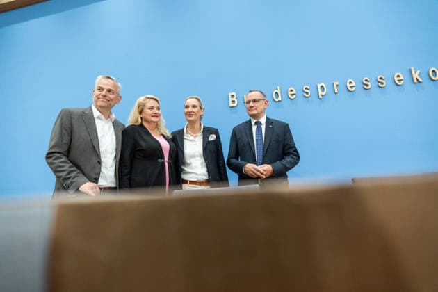Alice Weidel, Federal Chairwoman of the AfD; Tino Chrupalla, Federal Chairman of the AfD; Leif Eric Holm, candidate for Minister-President in the Mecklenburg-Western Pomerania state election; and Kristin Brinker, lead candidate for the Berlin House of Representatives election, at the start of the Federal Press Confer