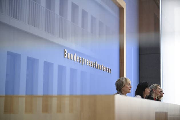 Die Linke leaders hold press conference in Berlin following state elections BERLIN, GERMANY - SEPTEMBER 21: (L-R) Lead candidate in Mecklenburg-Vorpommern Simone Oldenburg, mayoral candidate for Berlin Elif Eralp, and Federal Co-Chair of Die Linke Ines Schwerdtner attend a press conference at the Haus der Bundespressekonferenz in Berlin, Germany, on September 21, 2026. Following the state elections held in Berlin and Mecklenburg-Vorpommern on September 20, leadership of Die Linke gathered at the Federal Press Conference to analyze the election outcomes and address their impact on national politics. Halil Sagirkaya Anadolu Berlin Germany. Editorial use only. Please get in touch for any other usage.  Copyright: x2026xAnadoluxHalilxSagirkayax