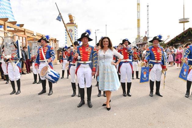 Uschi Daemmrich von Luttitz arriving at the Damenwiesn on September 21, 2026, at Oktoberfest in Munich Uschi Daemmrich von Luttitz arrives at the Damenwiesn event on September 21, 2026 at the Oktoberfest in Munich, Germany Damenwiesn at the 2026 Oktoberfest in Munich