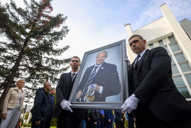 RUSSIA, MOSCOW - SEPTEMBER 21, 2026: Portrait of late Sergei Tchepikov is seen at a farewell ceremony for Sergei Tchepikov, a two-time Olympic champion and former member of the Russian State Duma. Tchepikov died at the age of 60, on September 17 Moscow Russia  - ZUMAt113 20260921_zaa_t113_219 Copyright: xPavelxSeleznevx