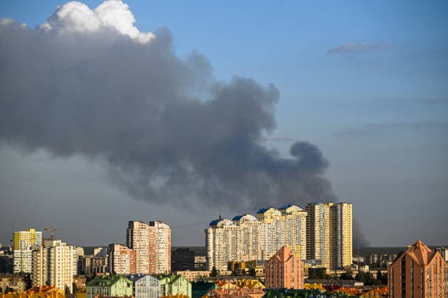 A plume of thick black smoke rises into the sky from a massive fire at warehouses in the village of Shchaslyve, Kyiv region, sparked by a Russian drone strike, as seen from the Left Bank of Kyiv, Ukraine, September 20, 2026. (Photo by Yevhen Kotenko Ukrinform) Russian drone attack start large-scale fire near Kyiv  Copyright: xYevhenxKotenkox