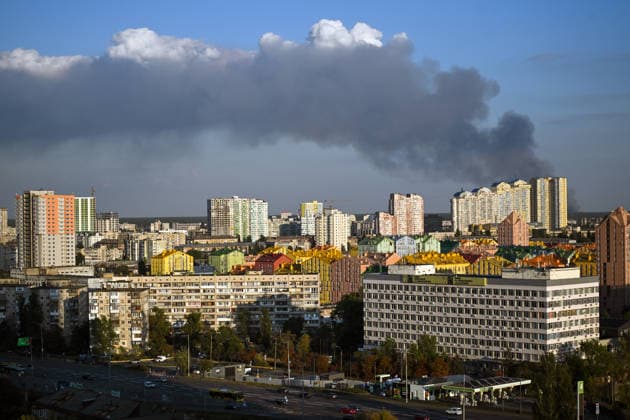 A plume of thick black smoke rises into the sky from a massive fire at warehouses in the village of Shchaslyve, Kyiv region, sparked by a Russian drone strike, as seen from the Left Bank of Kyiv, Ukraine, September 20, 2026. (Photo by Yevhen Kotenko Ukrinform) Russian drone attack starts large-scale fire near Kyiv  Copyright: xYevhenxKotenkox