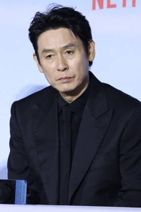 S. Korean actor Seol Kyung-koo S. Korean actor Seol Kyung-koo South Korean actor Seol Kyung-koo, who stars in the upcoming Netflix movie Possible Love, listens to reporters questions during a publicity event in Seoul on Sept. 21, 2026. The movie will be released in South Korea movie theather on Sept. 23 and will be released to more than 190 countries worldwide through Netflix on Nov. 6. (Yonhap) 2026-09-21 15:28:57 <Copyright ¨Ï 1980-2026 YONHAPNEWS AGENCY. .> ¼­¿ïÆ¯º°½Ã EDITORIAL USE ONLY  Copyright: xx Korean ???x yonphotos256915