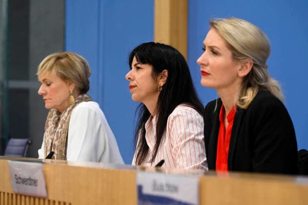 ABB BPK Simone Oldenburg, lead candidate in Mecklenburg-Western Pomerania for The Left party; Elif Eralp, mayoral candidate in Berlin for The Left party; Ines Schwerdtner, Chair of the party Die Linke Topic: Die Linke—Impact of the state elections in Berlin and Mecklenburg-Western Pomerania on federal politics Statement at the F