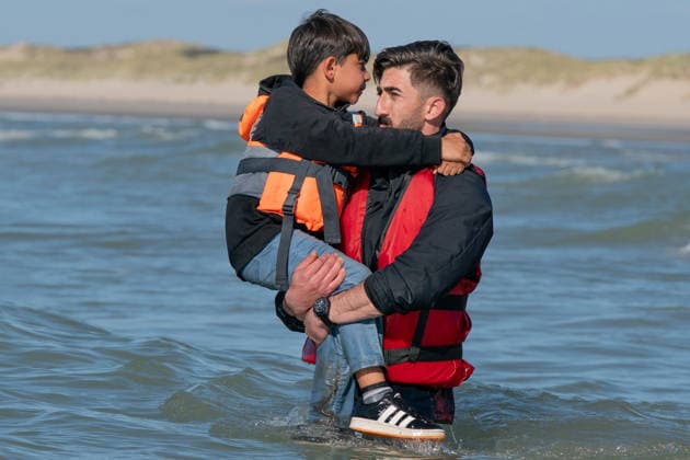 September 21, 2026, Berck, Nord France, France: Berck, France. Migrants wade in the sea to board a taxi boat at the beach at Berck , France, before attempting to cross the English Channel. Berck France  - ZUMAl94_ 20260921_zaf_l94_051 Copyright: xIoannisxAlexopoulosx