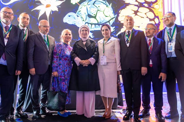 September 21, 2026, New York City, USA: Emine Erdogan poses for a group photograph during Climate Week NYC 2026 New York City USA - ZUMAl194 20260921_zip_l194_016 Copyright: xMarekxLadzinskix